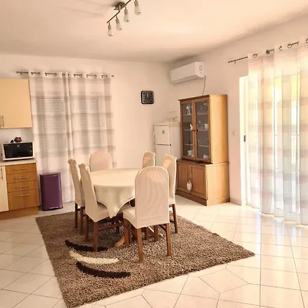 Varga Apartman *